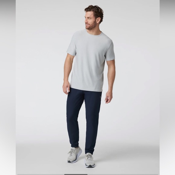 Vuori Transit Jogger in Ink - Picture 2 of 11